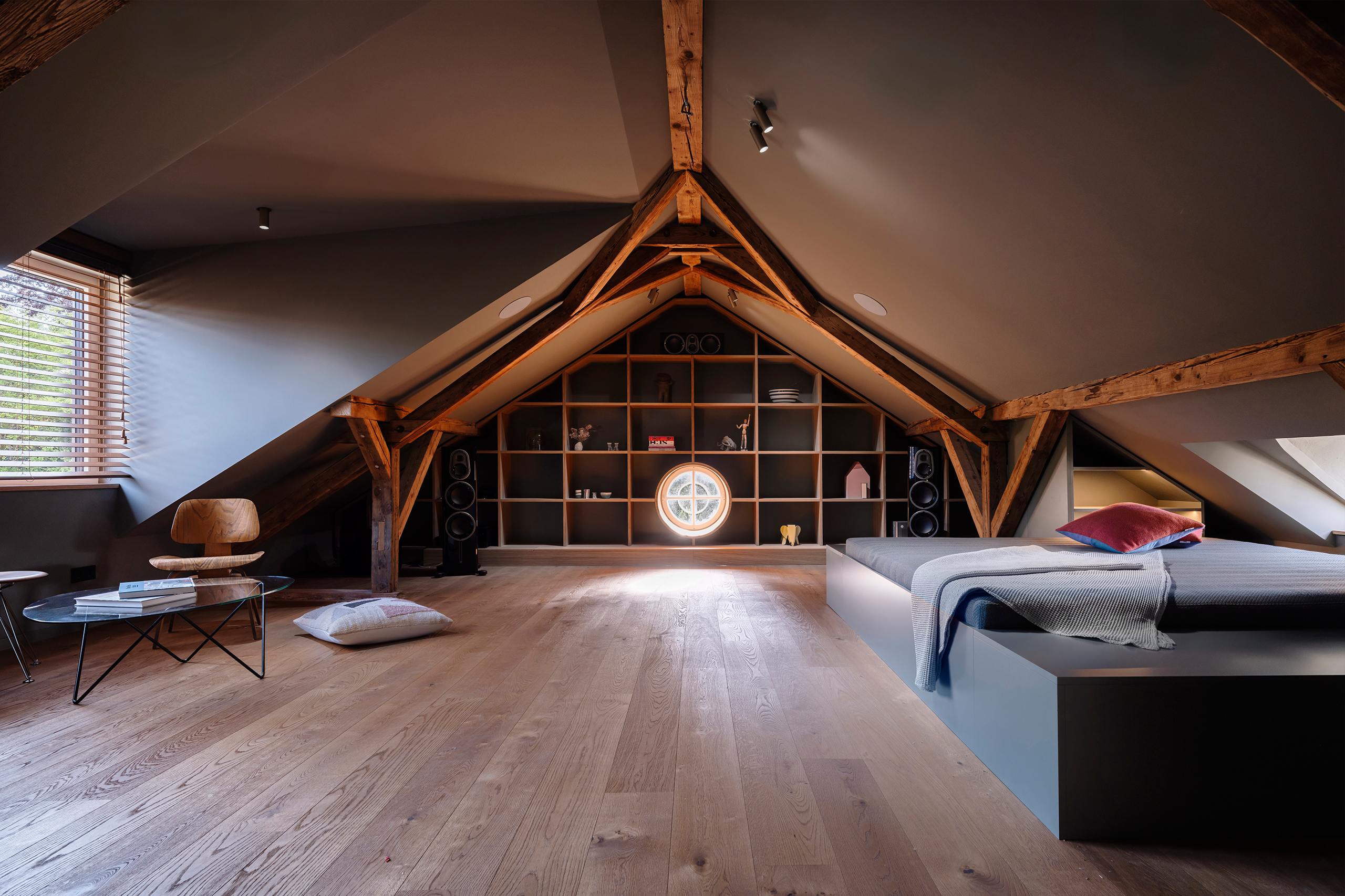 TKEZ Architekten Dachausbau Dachgeschoss Ausbau Privathaus München Innenaubau Interior design Einbaumöbel